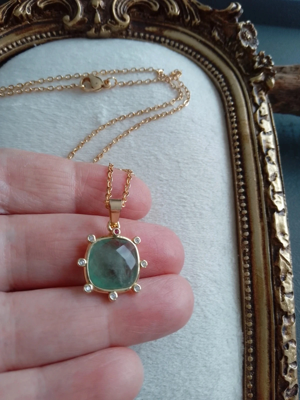 Collier pendentif pierre d'aventurine verte sertie de zircons – photo 4